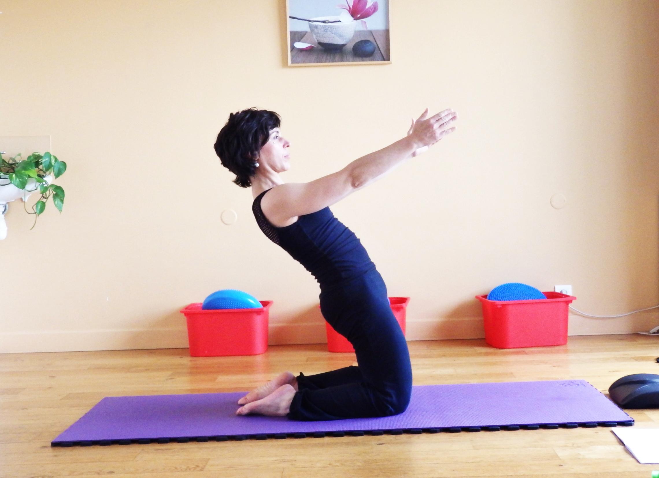 Exercice pilates - le sissy squat a genou